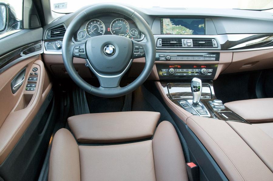  BMW 550i 2011 года  (фото 26 из 51)